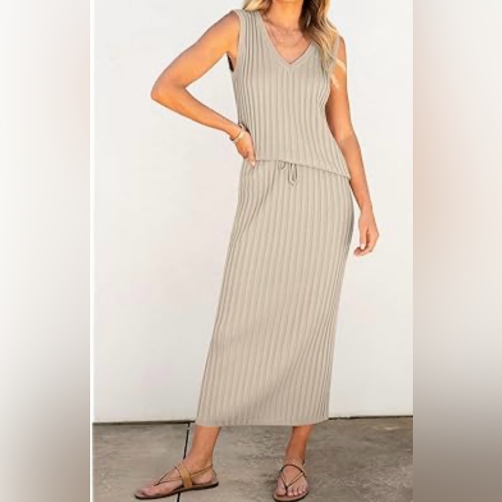 NWT💥2 piece skirt and vest set, grey, Industry XS